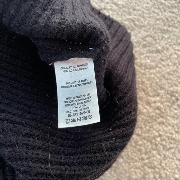 Black Knit Sweater Vest - Picture 4 of 6